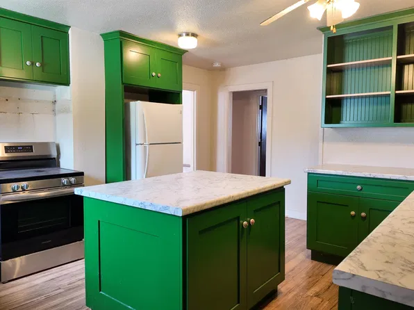 218 Maiden Ln, Crescent City, CA 95531
