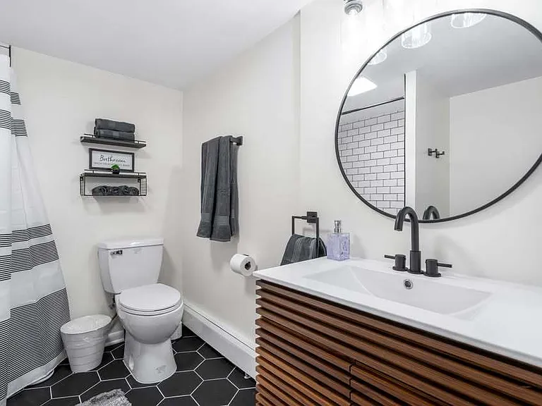 816 W Saint James St #1E — Photo 11