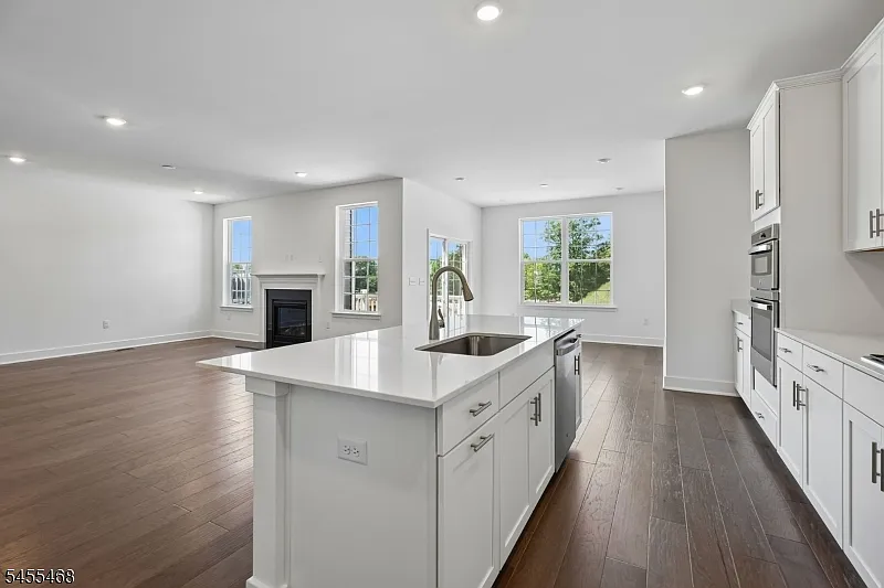 3 bed, 3.5 bath, $6,500 — Photo 2
