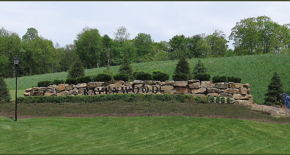 1st image of 3076 Ravenwood Dr