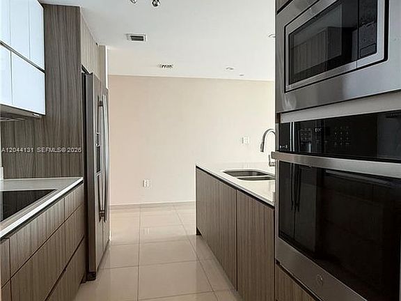 2nd image of 600 NE 27th St APT 802