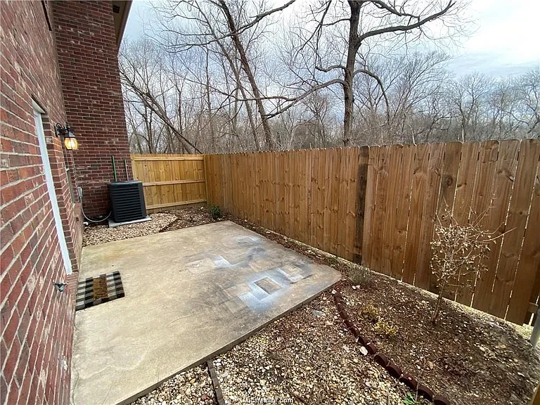 212 Forest Dr — Photo 15