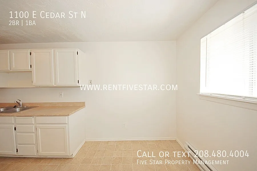 Upstairs Apartment in a Convenient Central Location! — Photo 4
