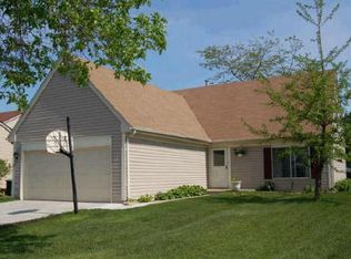 3 Bayberry Ct, Streamwood, IL