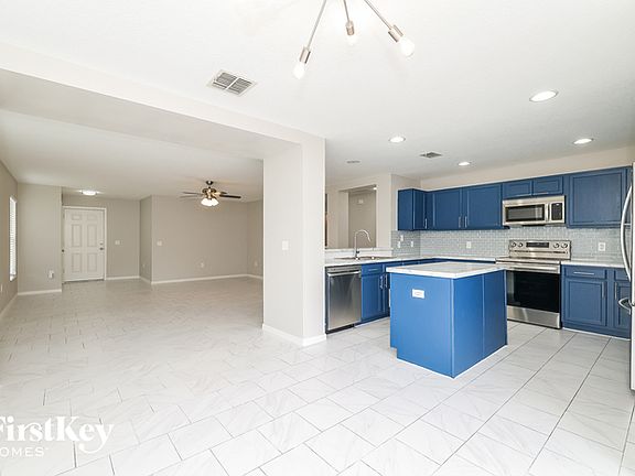 5th image of 295 Elm Ct
