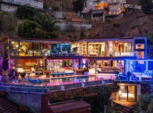 8356 Sunset View Dr, West Hollywood, CA 90069