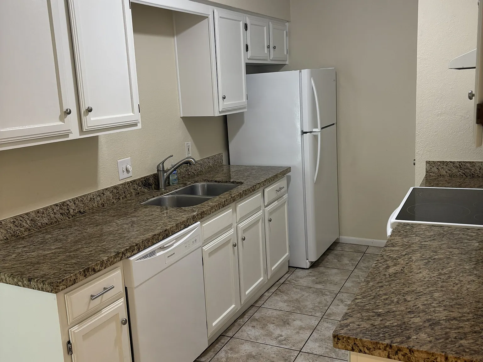 3 bed, 1.5 bath, 1163 sqft, $1,500 — Photo 2