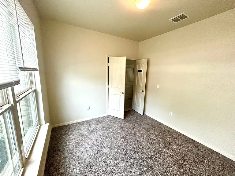 6814 Hibiscus Fls — Photo 3
