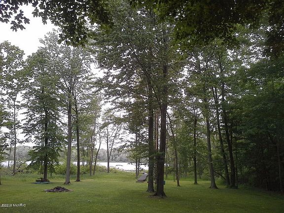 4th image of 98 Thelen Dr