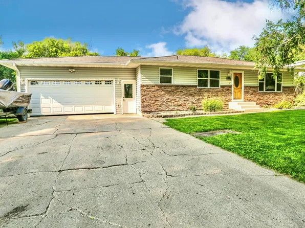 2119 12th Ave SE, Aberdeen, SD 57401