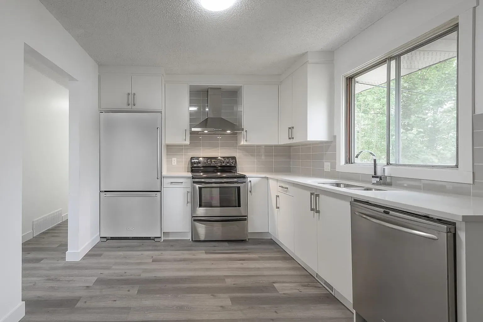 1831 44 Street SE - Main Floor — Photo 2