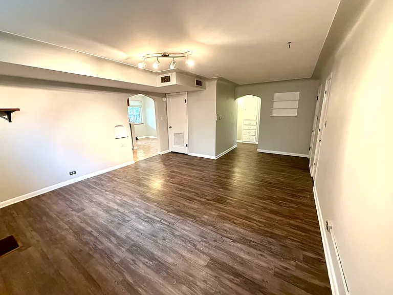 3261 S Pearl St — Photo 11