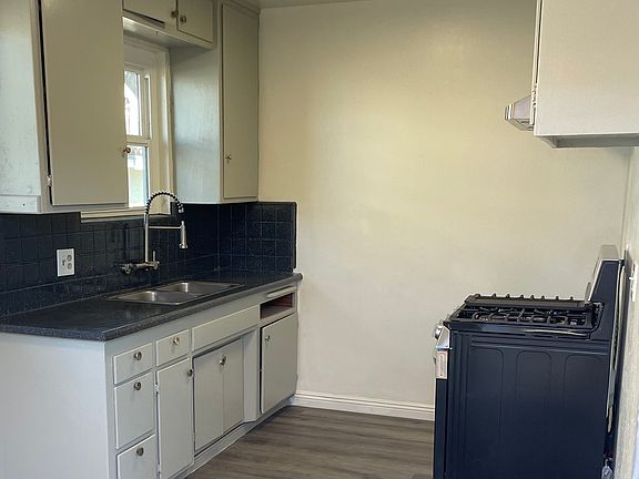 4th image of 7636 Garvalia Ave