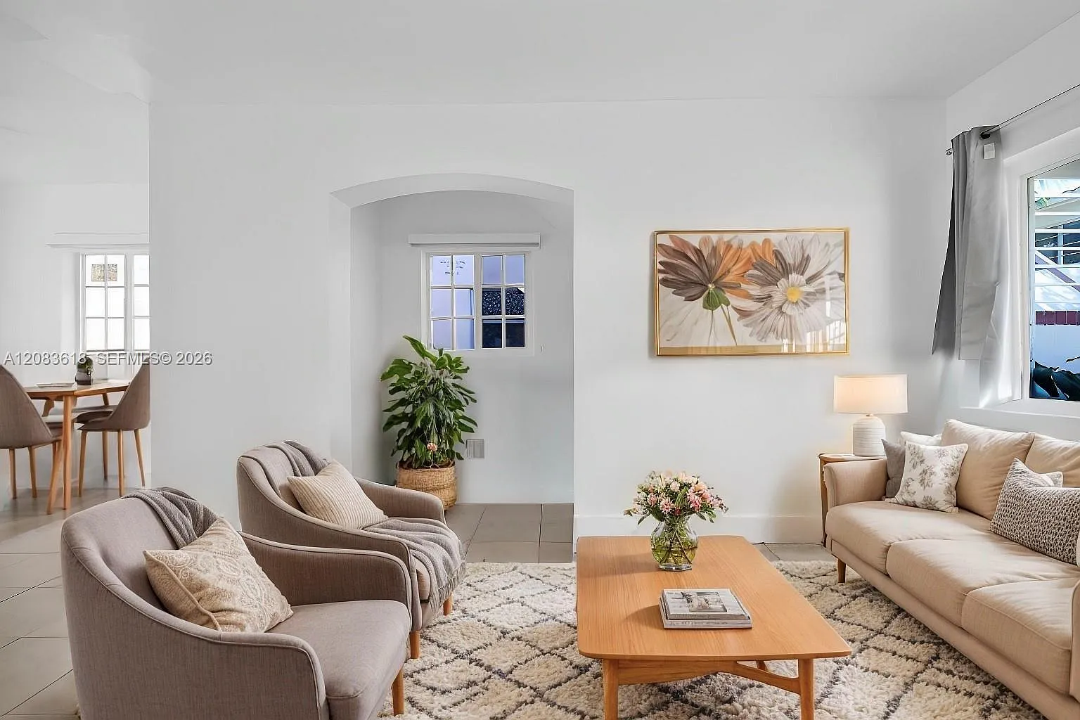 Marseilles Condo — Photo 2