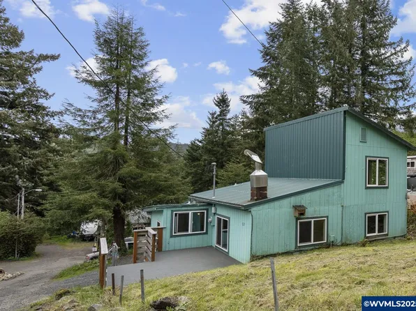637 NE 10th Pl, Toledo, OR 97391