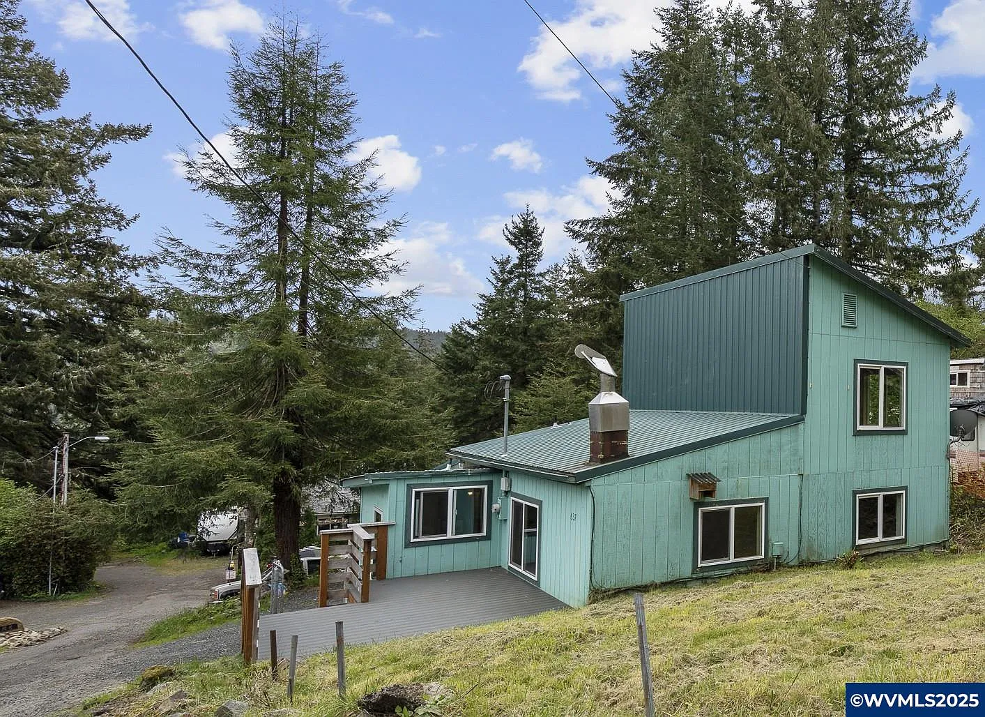 637 NE 10th Pl photo 1