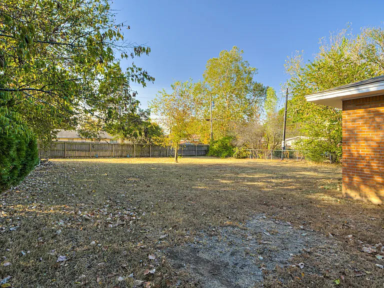 4007 Morgan Ave — Photo 32