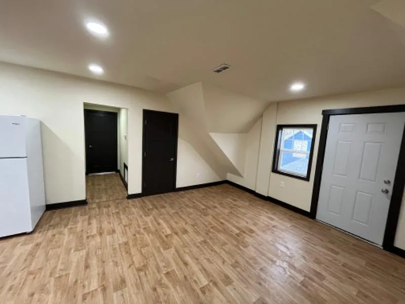 2 bed, $900 — Photo 3