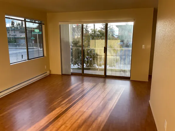 11702 Greenwood Ave N APT 203, Seattle, WA 98133