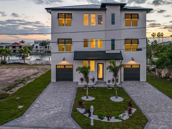 11460 7th St E, Treasure Island, FL 33706