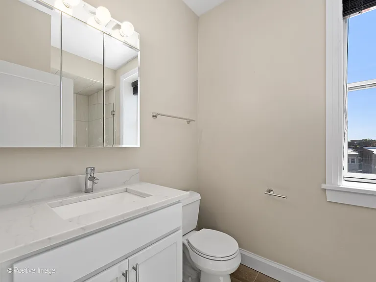 2329 W Chicago Ave — Photo 8