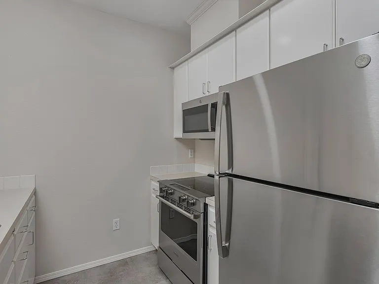 4745 SW 2nd Ave — Photo 11