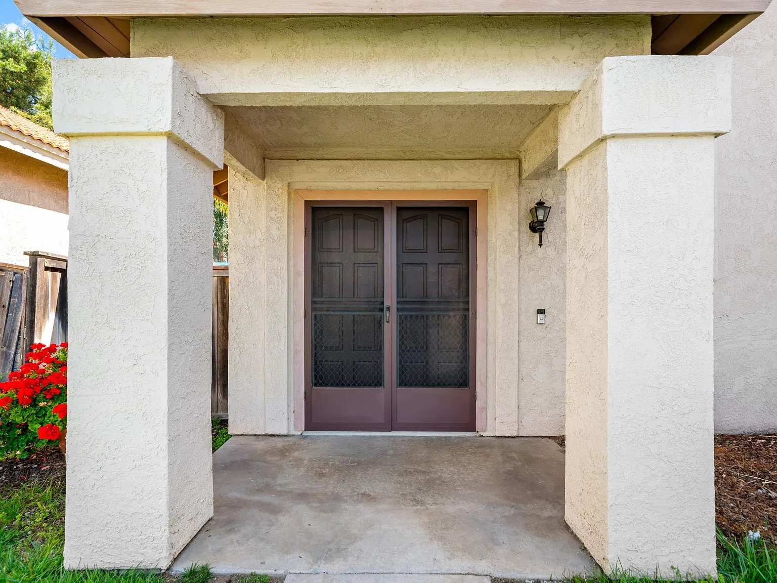 3 bed, 2.5 bath, 1409 sqft, $3,150 — Photo 2