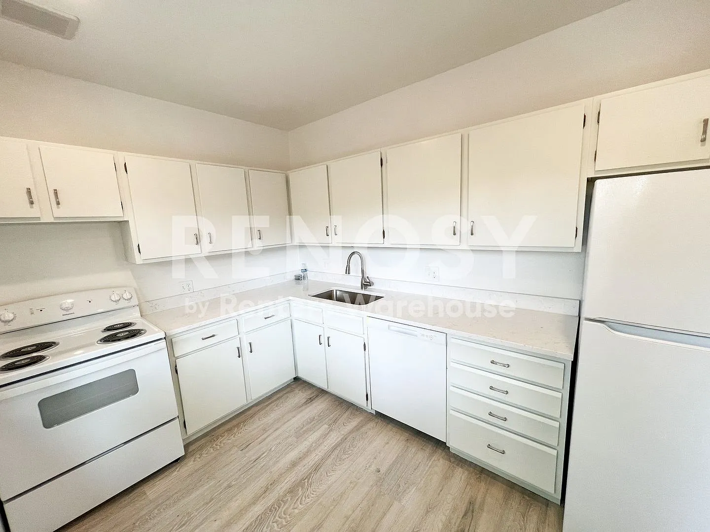 Don't miss this home in Littleton A hidden 2 Bed 1 Bath gem — Photo 4