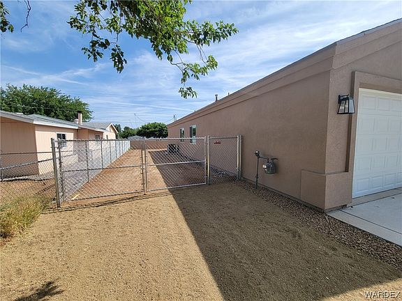 2nd image of 2860 E Leroy Avenue