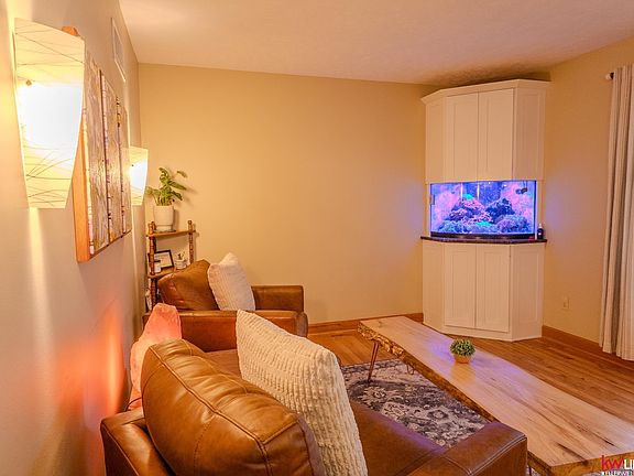 5th image of 8121 Stockwell St