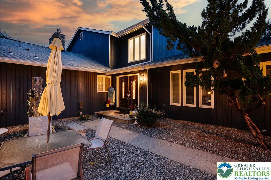 4 bed, 5.0 bath, 3544 sqft, $3,500 — Photo 2