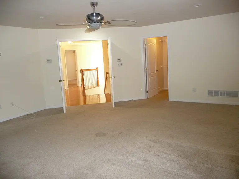 220 Roosevelt Dr — Photo 3