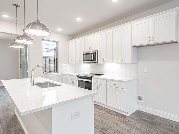 5th image of 9707 Thorncrown Ln