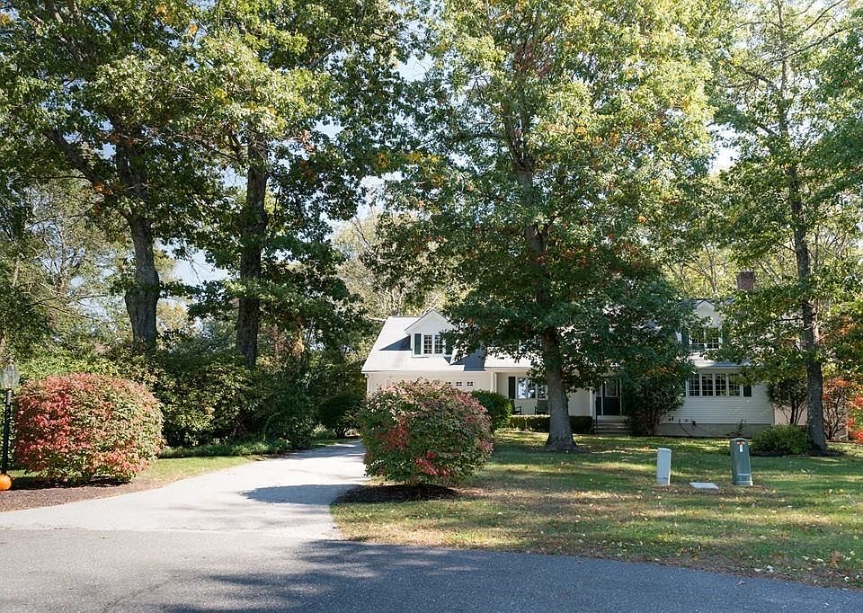 1st image of 11 Jewett Hill Dr