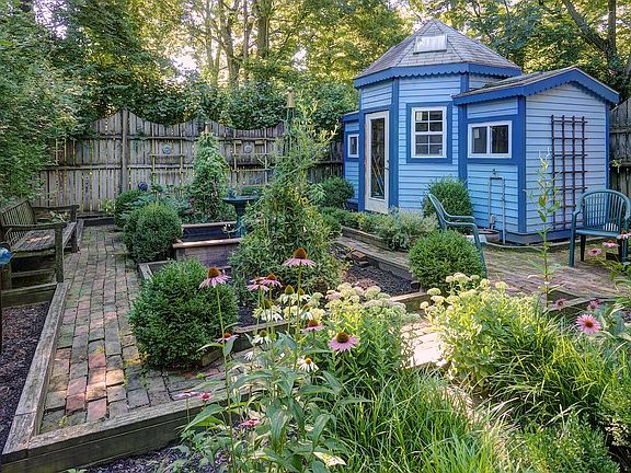Rear garden, fountains, fence and shed. 