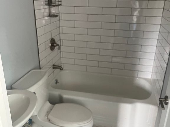 5th image of 2610 W Barker Ave