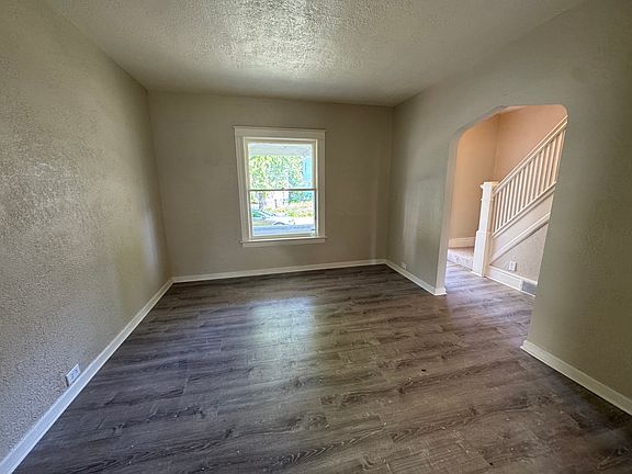 5th image of 2205 La Salle Ave