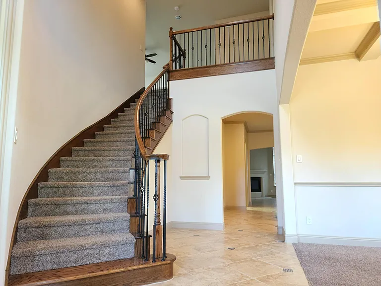 1016 Taylor Dr — Photo 7