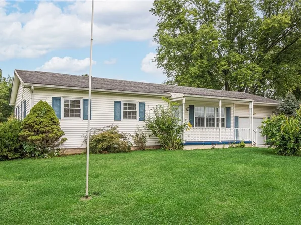 1735 Holly Dr, Zanesville, OH 43701