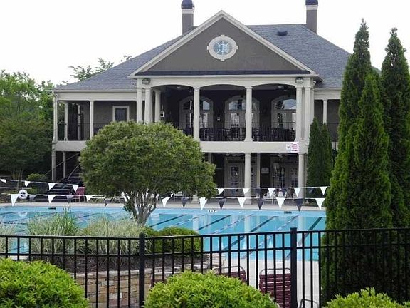 Beautiful and extensive clubhouse to host your parties!  Hug