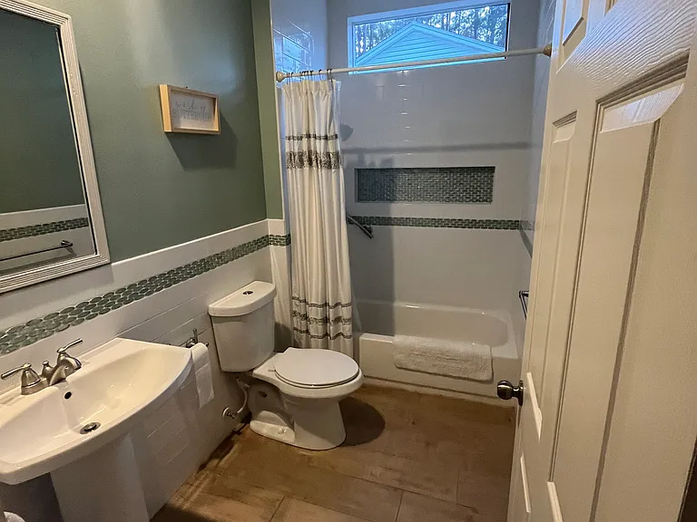 93 Coburn Dr W — Photo 36