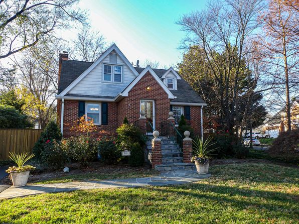 903 Crestview Dr