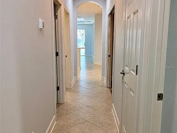 323 Capulet Dr — Photo 3