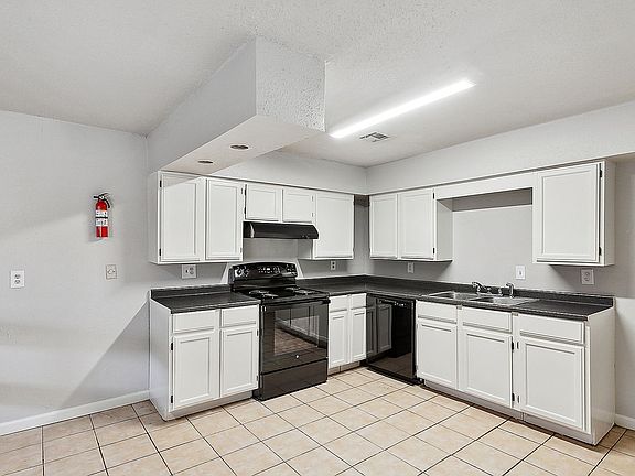 3rd image of 929 W Monterey Ct APT C