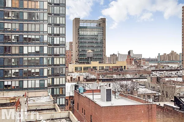 Sold by Mdrn Residential | media 13