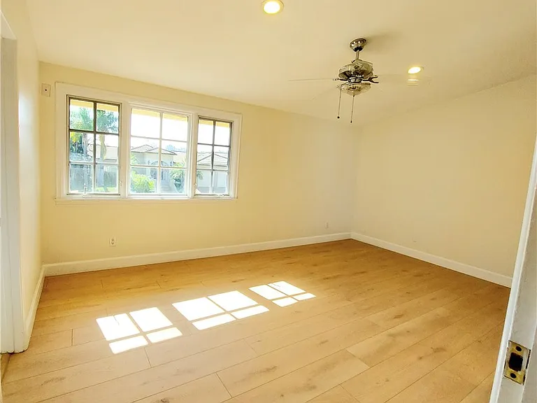 16545 Park Lane Cir — Photo 32