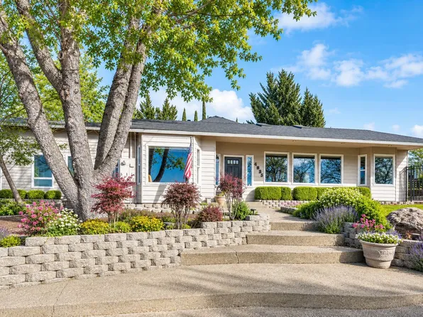 4935 Cherry Ln, Medford, OR 97504