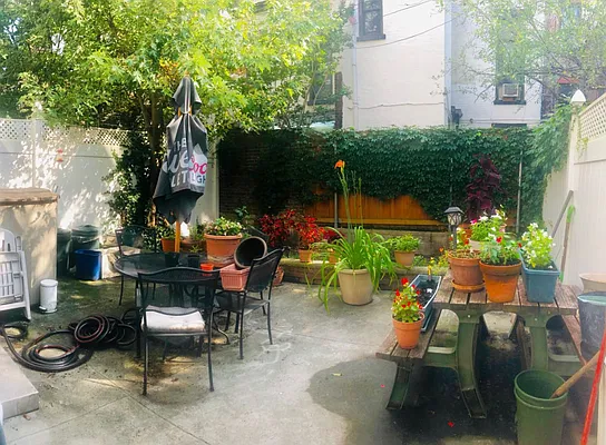 Rented by Level Group | media 10