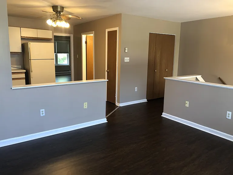 124 Pickwick Pl — Photo 4