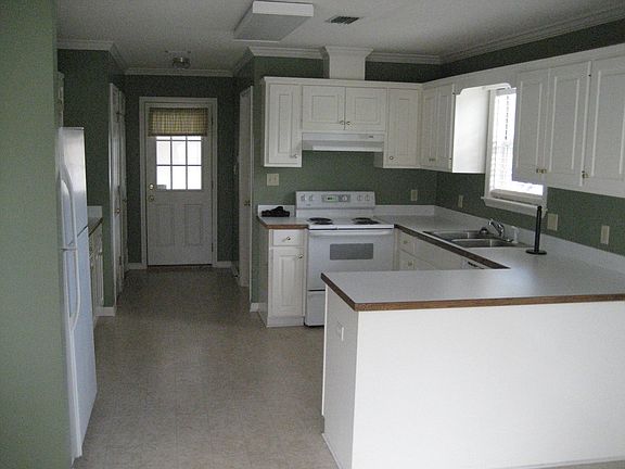 3rd image of 3437 Brandon Dr